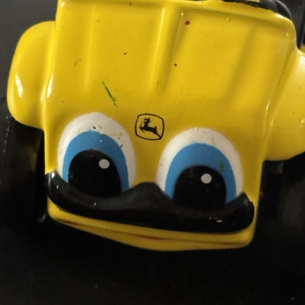 ERTL DIECAST METAL JOHN DEERE YELLOW CAR‎ W/FACE EYES MOUTH